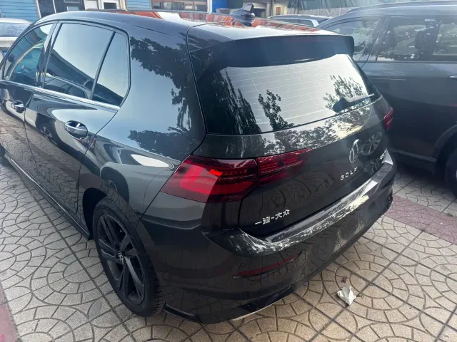 Volkswagen Golf — Фото автомобиля 18