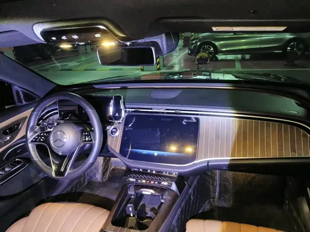 Mercedes-Benz E-Class — Фото автомобиля 11