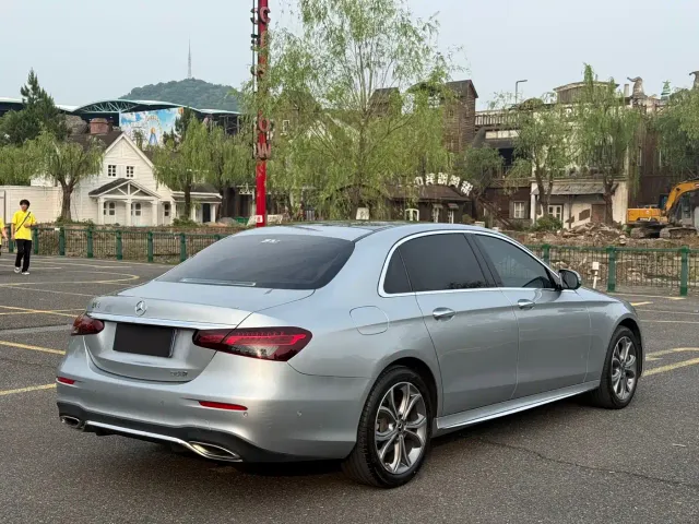 Mercedes-Benz E-Class — Фото автомобиля 6