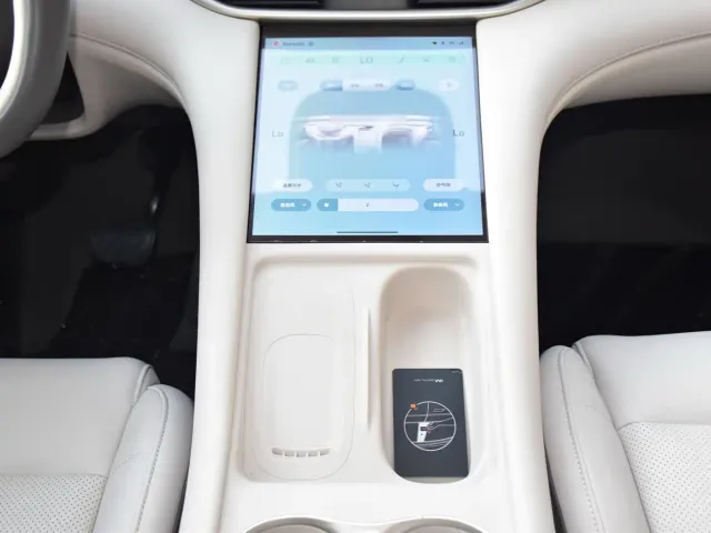 IM Motors LS6 — Фото автомобиля 11