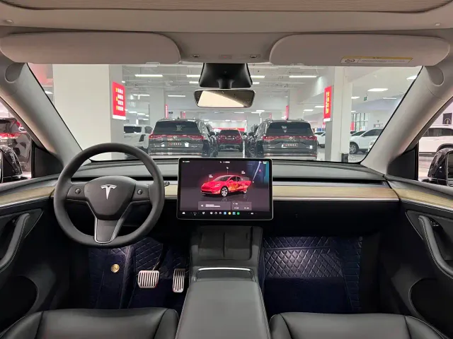 Tesla Model Y — Фото автомобиля 5