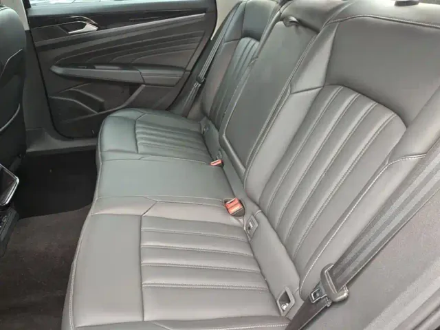 Volkswagen Passat — Фото автомобиля 16