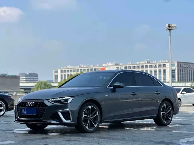 Фотография автомобиля — Audi A4L