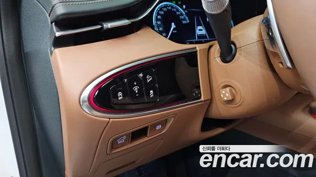 Genesis GV70 — Фото автомобиля 25
