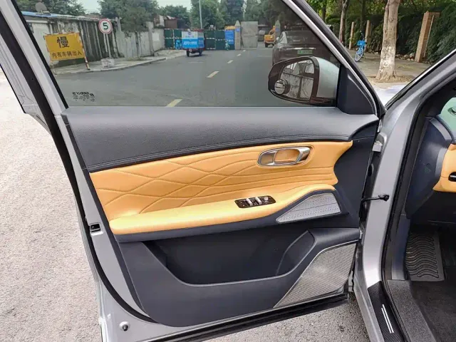 Geely Galaxy Starship 7 EM-i — Фото автомобиля 6