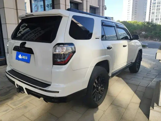 Toyota 4Runner — Фото автомобиля 3