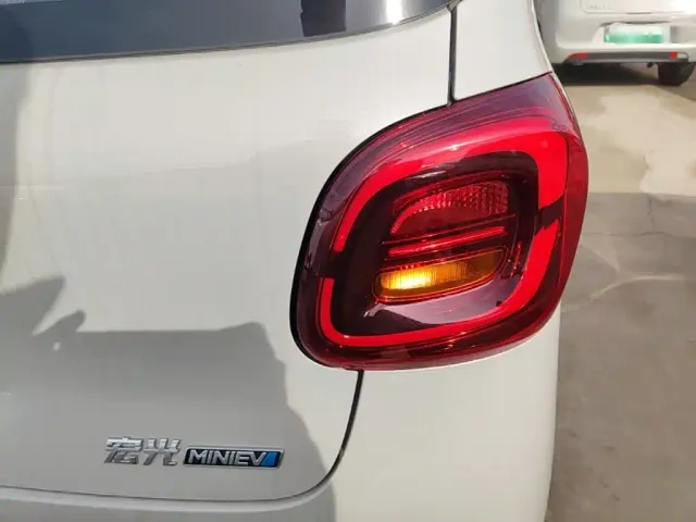Wuling Hongguang Mini EV — Фото автомобиля 7