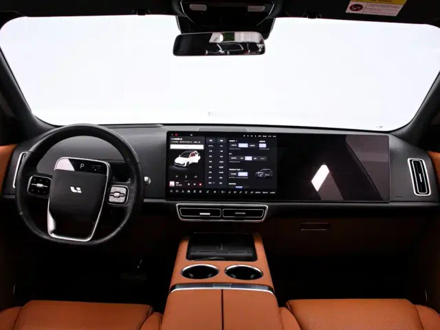 Li Auto L8 — Фото автомобиля 5