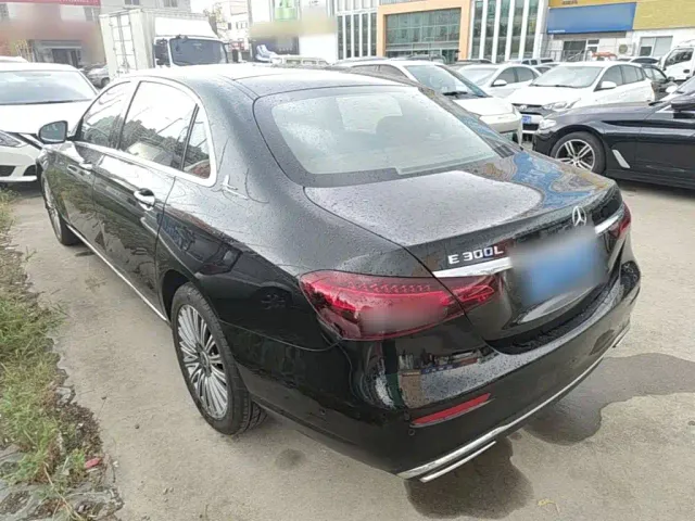 Mercedes-Benz E-Class — Фото автомобиля 4