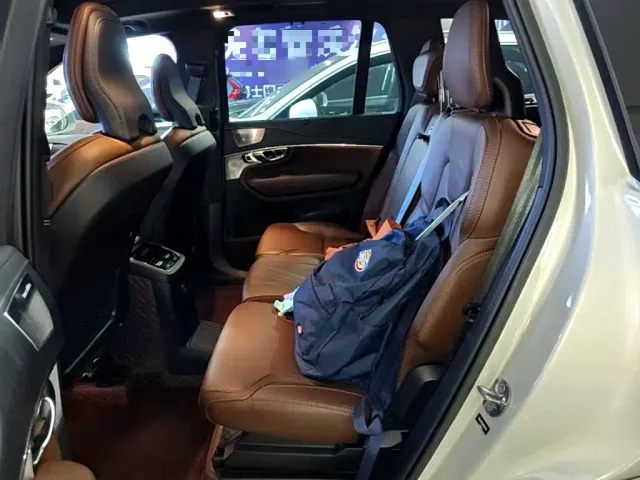 Volvo XC90 — Фото автомобиля 16