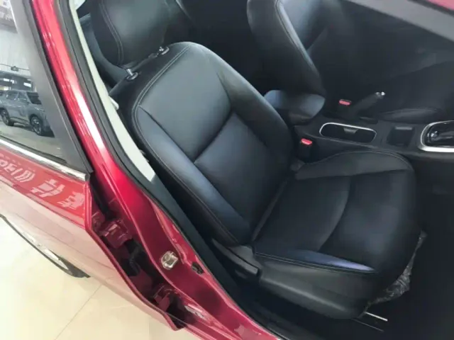 Nissan Tiida — Фото автомобиля 24