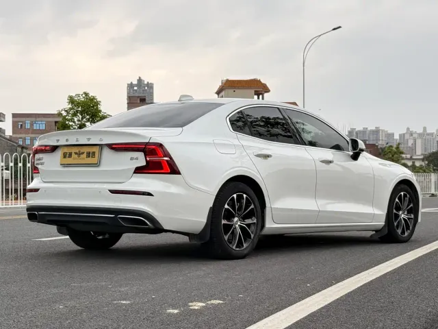 Volvo S60 — Фото автомобиля 20