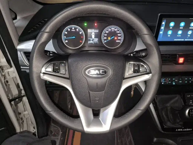 JAC Refine M3 — Фото автомобиля 2