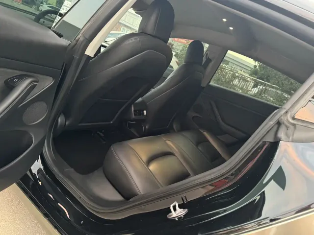 Tesla Model 3 — Фото автомобиля 7