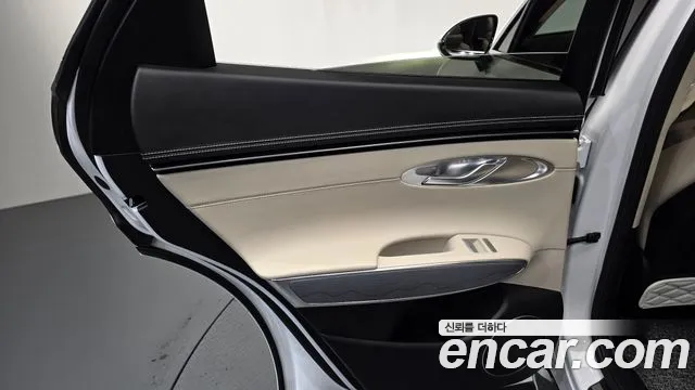 Genesis GV70 — Фото автомобиля 14