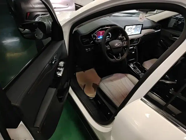 Ford Escape — Фото автомобиля 15