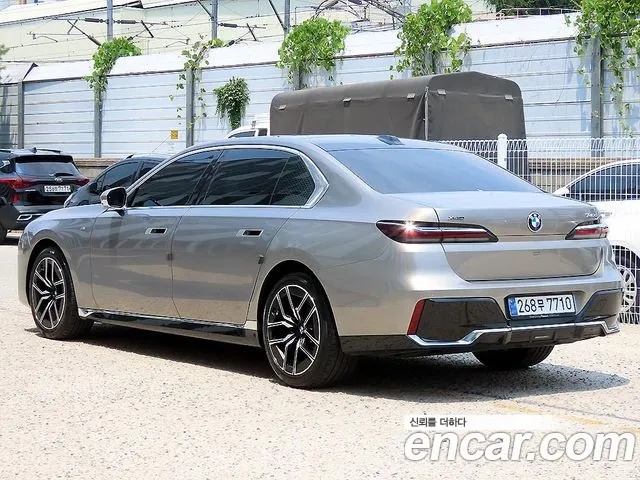 BMW 7 Series G70 — Фото автомобиля 3