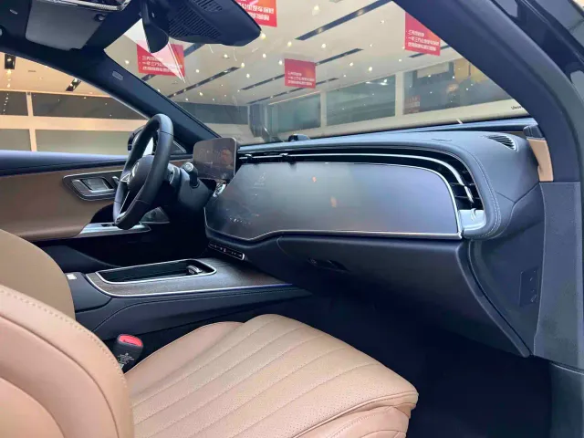 Mercedes-Benz E-Class — Фото автомобиля 11