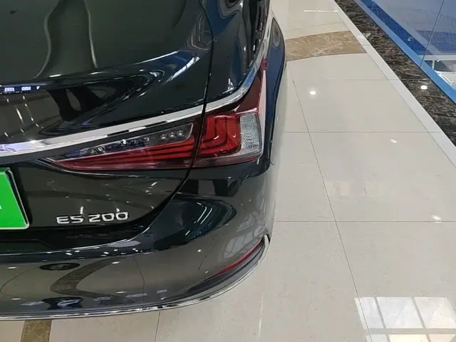Lexus ES — Фото автомобиля 7