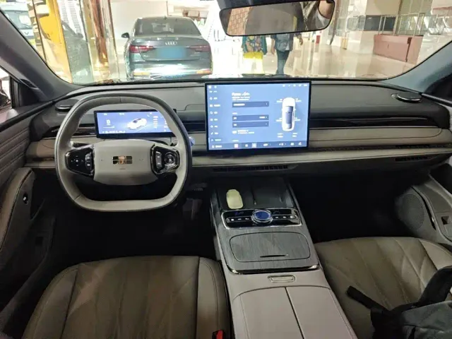 Geely Galaxy Xingyao 8 — Фото автомобиля 9