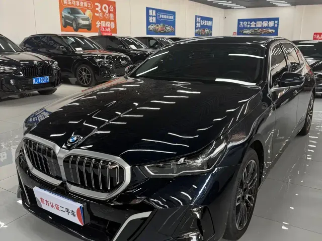 BMW 5 Series — Фото автомобиля 3