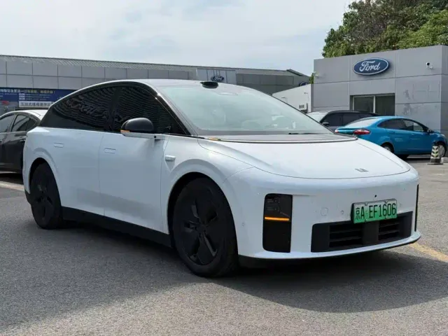 Li Auto i6 — Фото автомобиля 6