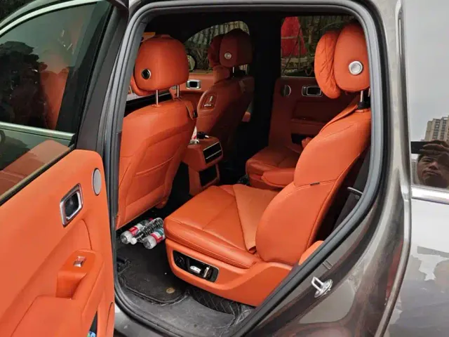 Li Auto L8 — Фото автомобиля 11