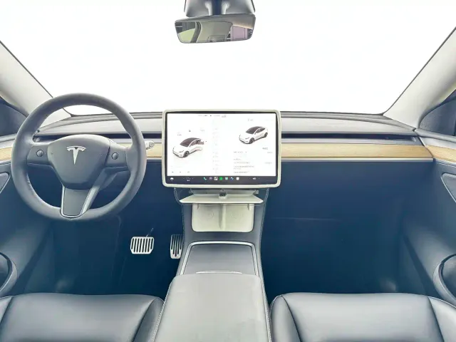 Tesla Model Y — Фото автомобиля 5