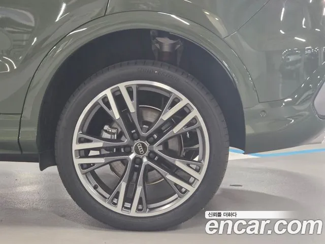 Audi Q5 40 TFSI quattro S Line — Фото автомобиля 5