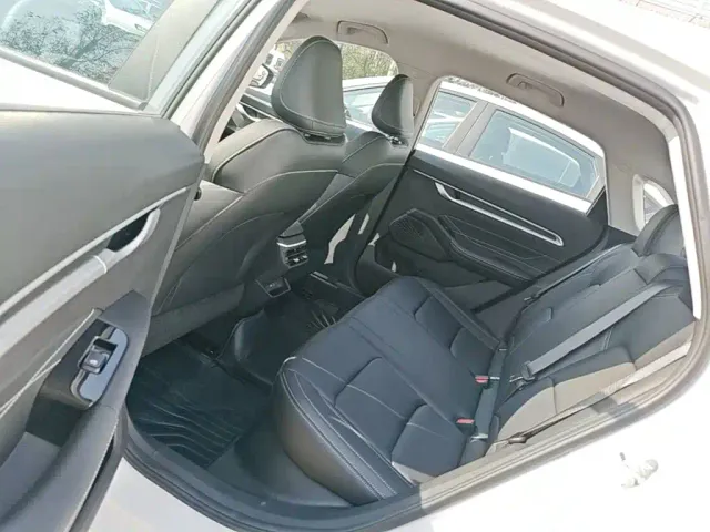 Geely Emgrand — Фото автомобиля 16