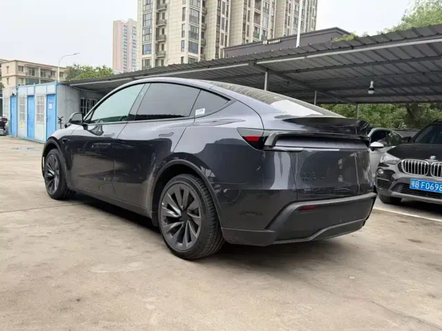 Tesla Model Y — Фото автомобиля 7