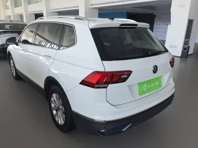 Volkswagen Tiguan L — Фото автомобиля 4