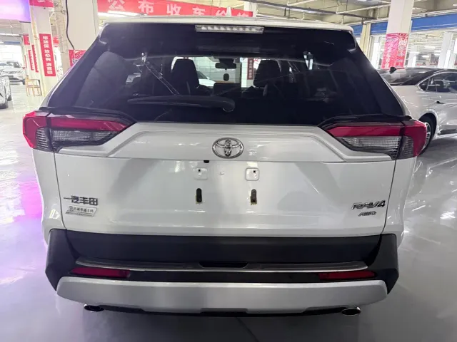 Toyota RAV4 — Фото автомобиля 18