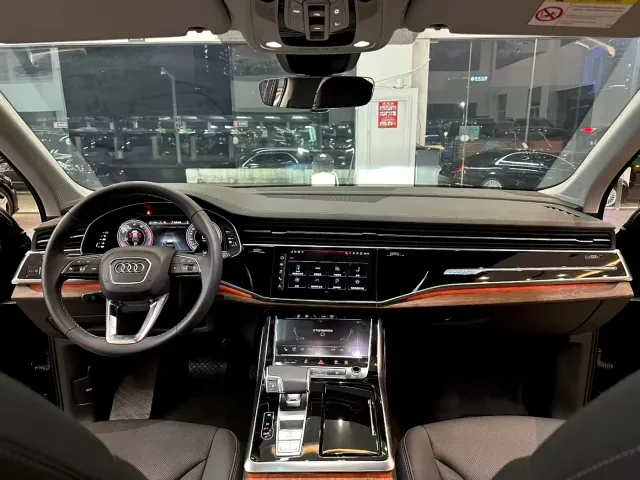 Audi Q7 — Фото автомобиля 6