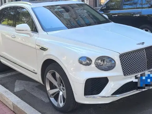 Bentley Bentayga — Фото автомобиля 2