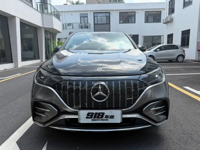 Mercedes-Benz EQE SUV — Фото автомобиля 11