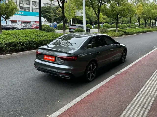 Audi A4L — Фото автомобиля 3