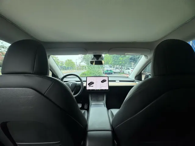 Tesla Model Y — Фото автомобиля 6