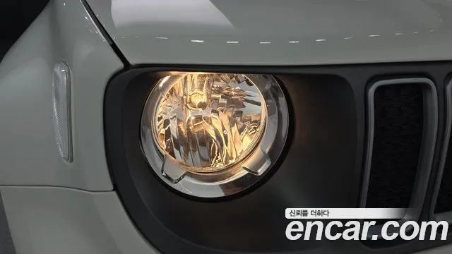Jeep Renegade — Фото автомобиля 22