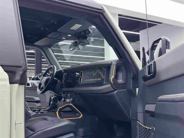 Ford Bronco — Фото автомобиля 10