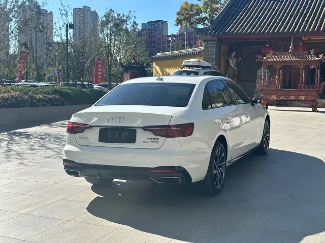 Audi A4L — Фото автомобиля 14