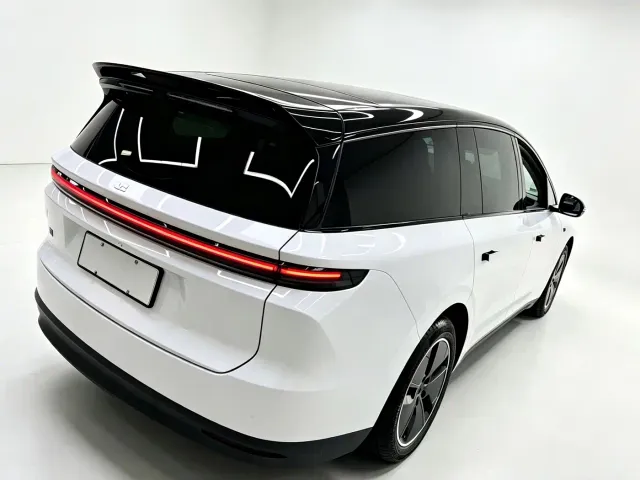 Li Auto i8 — Фото автомобиля 3