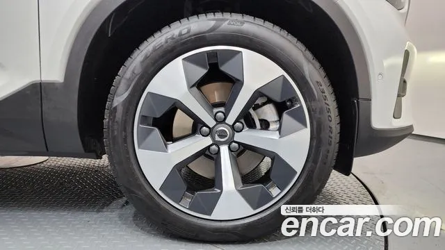 Вольво XC40 B4 Ultra Bright — Фото автомобиля 5