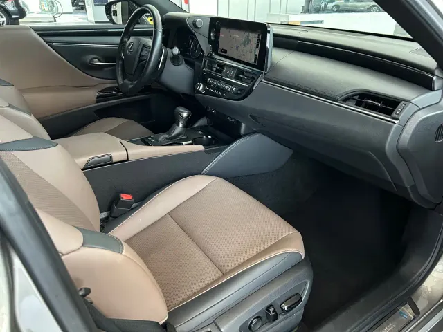 Lexus ES — Фото автомобиля 12