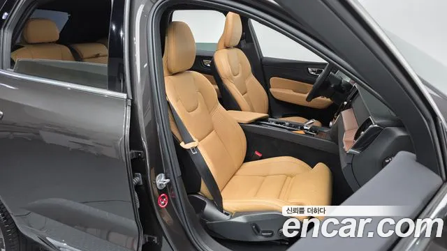 Вольво XC60 — Фото автомобиля 10