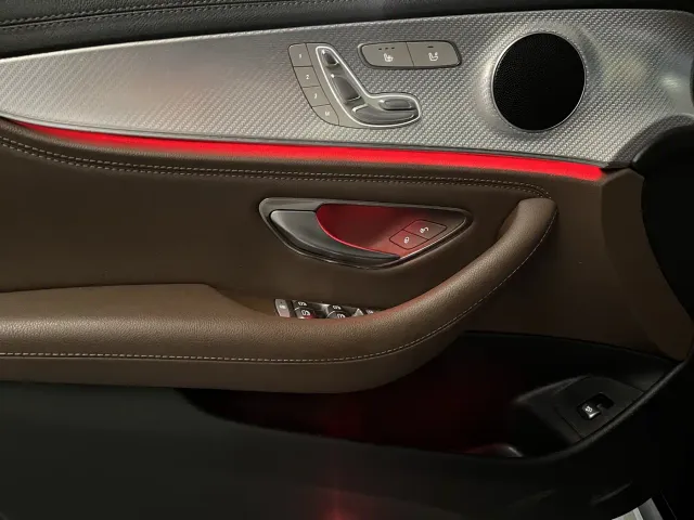 Mercedes-Benz E-Class — Фото автомобиля 9