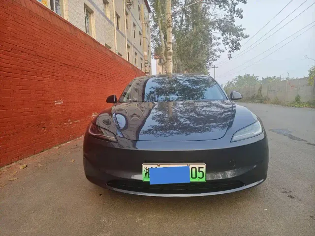 Tesla Model 3 — Фото автомобиля 2