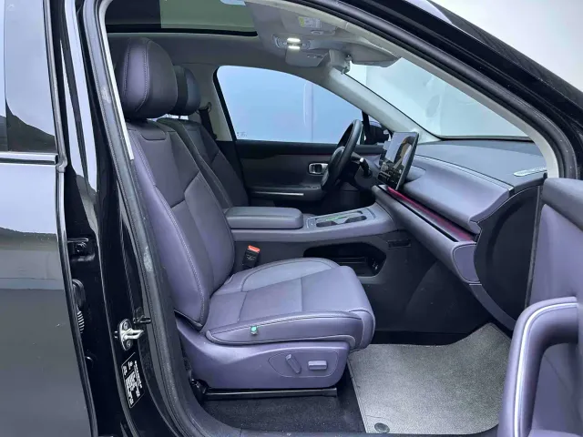 Leapmotor C10 — Фото автомобиля 12