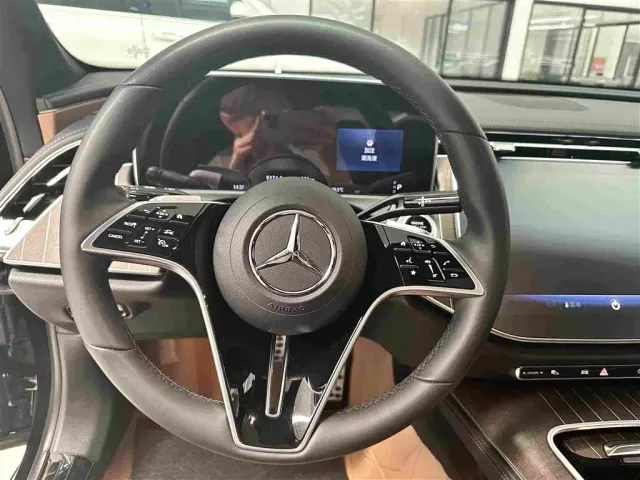 Mercedes-Benz E-Class — Фото автомобиля 8