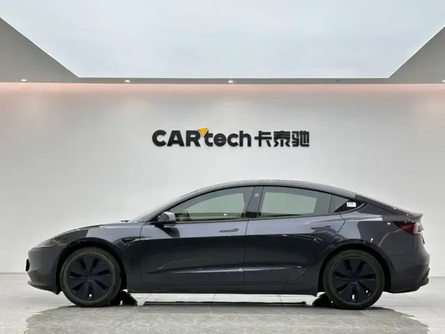 Tesla Model 3 — Фото автомобиля 2